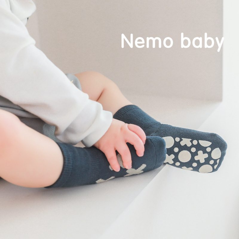 2022 primavera nuevos calcetines de piso de bebé verano niños delgados niñas educación temprana calcetines de niño antideslizante calcetines de media pantorrilla