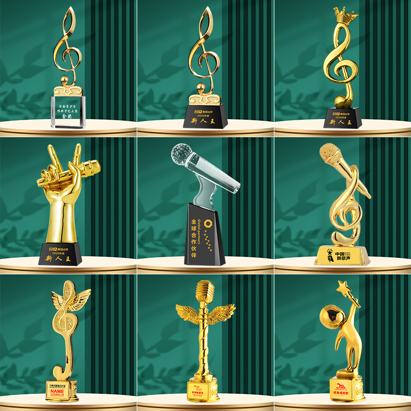 Notas musicales Trofeo de cristal Grabado Micrófono dorado Canto de micrófono Concurso de piano Anfitrión Discurso Buena voz