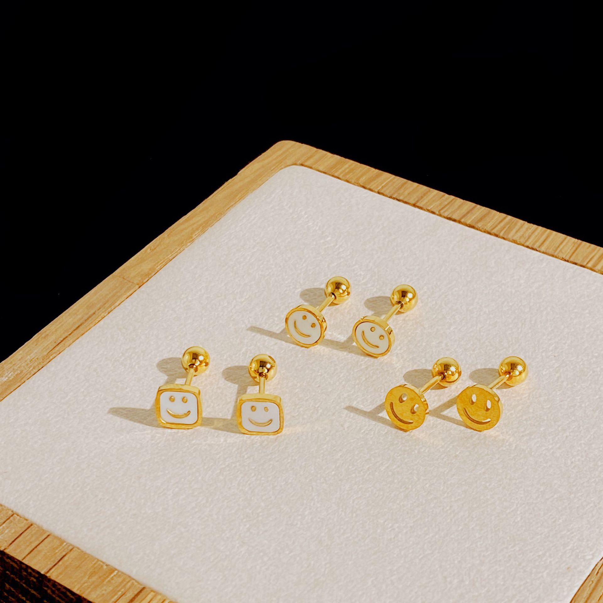 Simple Style Smiley Face Titanium Steel Plating Ear Studs 1 Pair