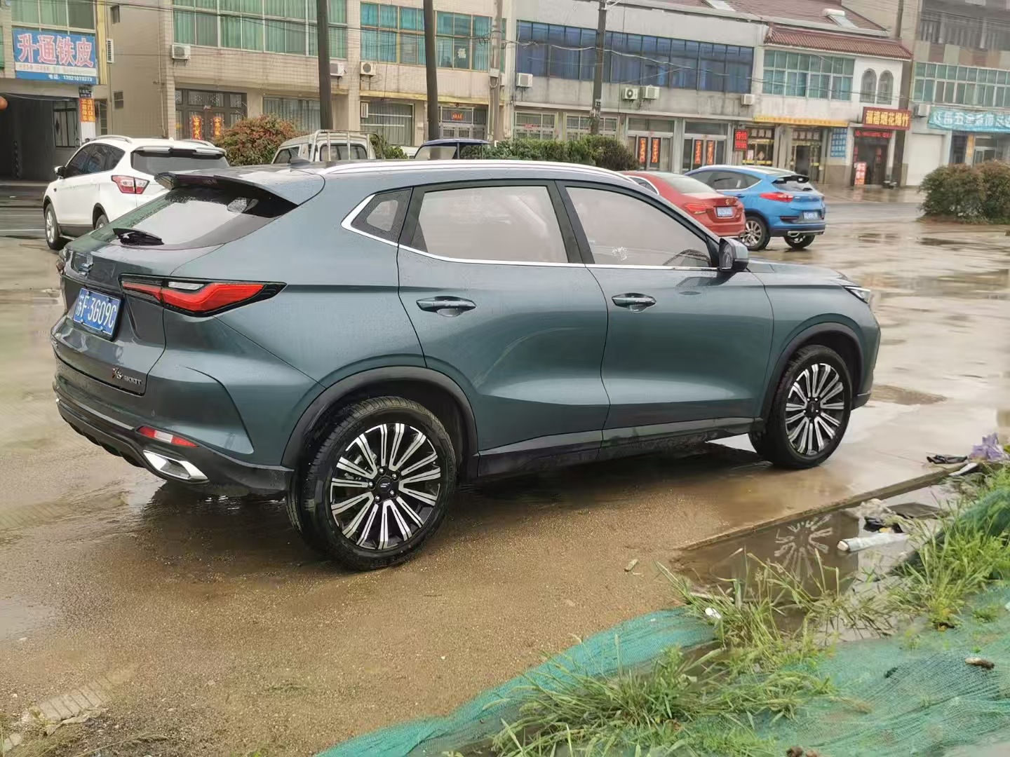 Suitable for Changan Auchan X5 X5PLUS aluminum alloy adhesive luggage rack roof luggage rack special car