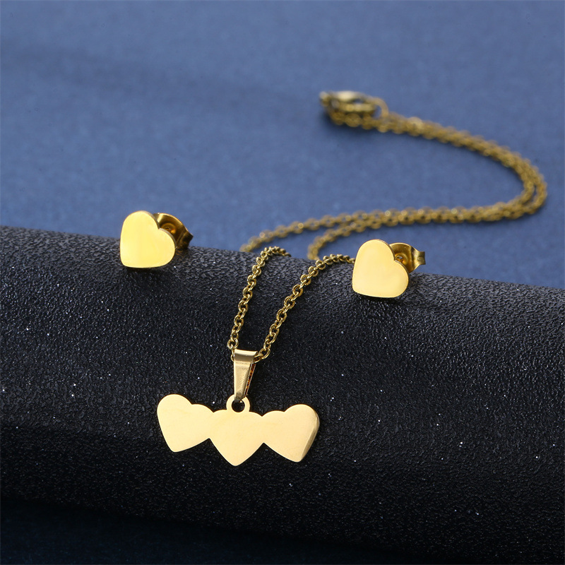 Womenu0027S Simple Style Heart Stainless Steel Titanium Steel Pendant Necklace Jewelry Sets