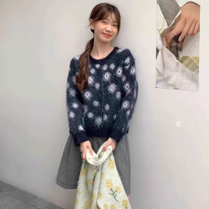 韩版设计感秋冬新款宽松显瘦圆领花朵印花针织开衫女百搭时尚上衣|undefined
