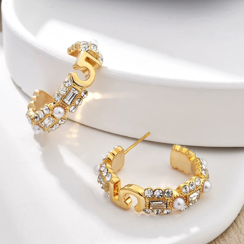 Модные универсальные серьги, стиль Chanel, стиль светлого люкса