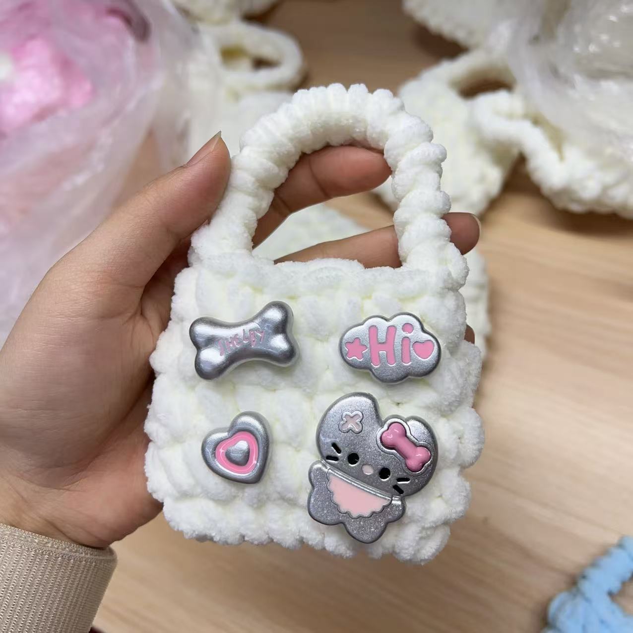 Белый гальванизированный кот