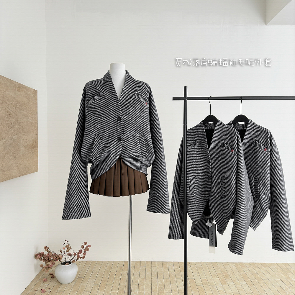 2025 Real Shot Wool Loose Shoulder Bat Sleeve Woolen Jacket New Winter Style