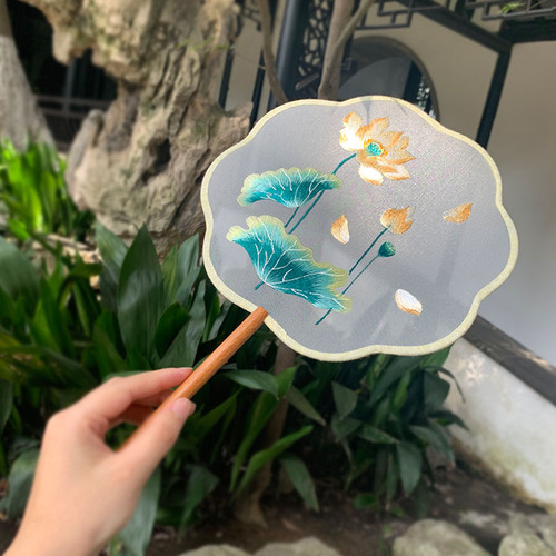 Laochangmen Lingjuan palace fan double-sided embroidered lotus fan Chinese style beech wooden handle ancient fan classical dance fan