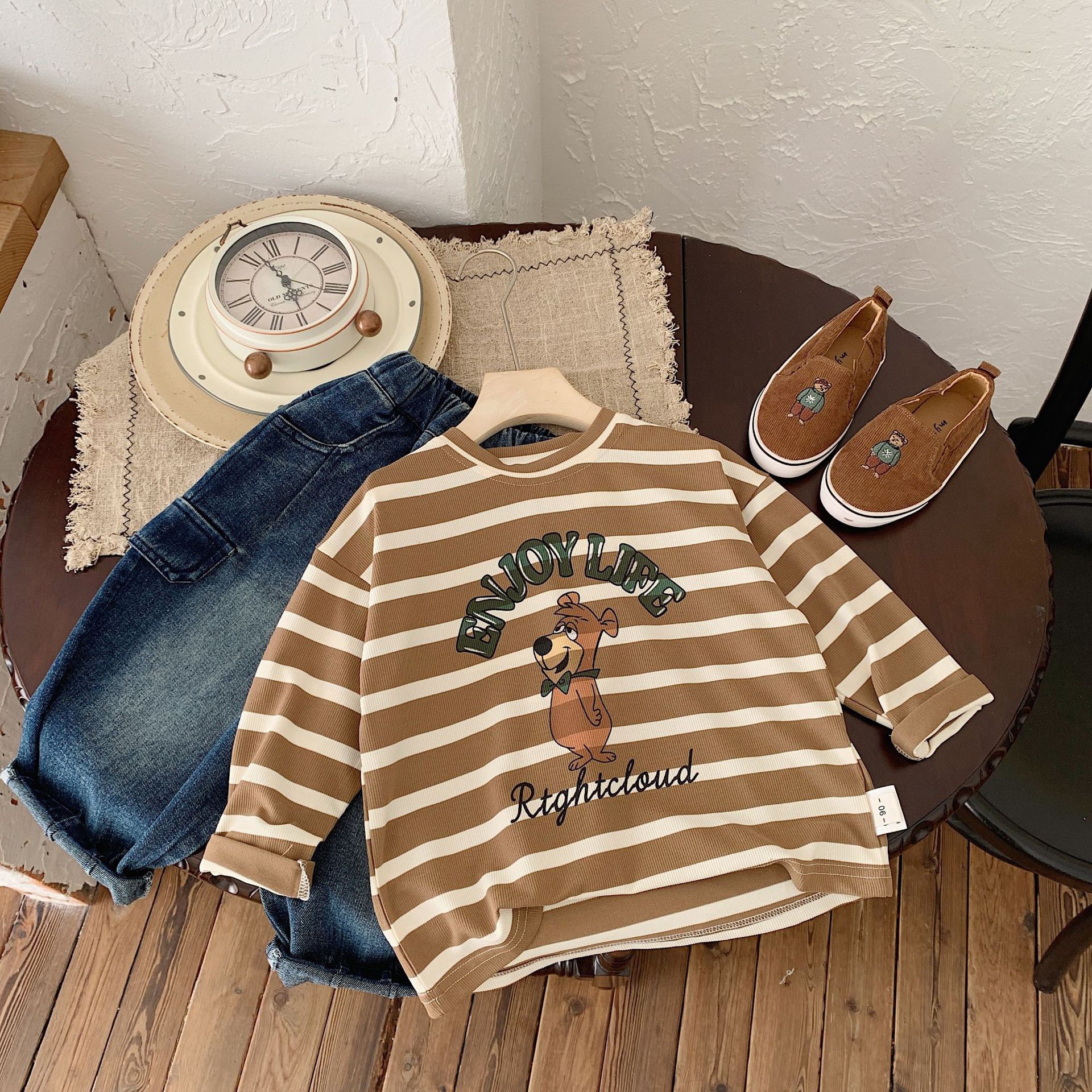 Camisola de manga comprida às riscas com estampado de urso_voghion.com