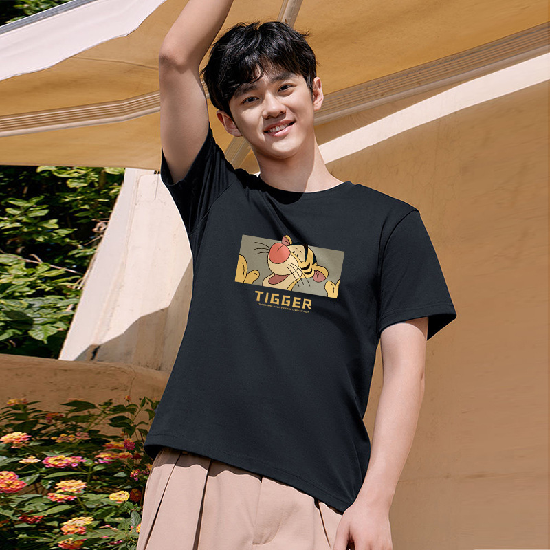 El estilo de Hong Kong que adelgaza hermoso de la seda negra del hielo imprimió la camiseta de manga corta ocasional del todo-fósforo de moda para los hombres y las mujeres image 10