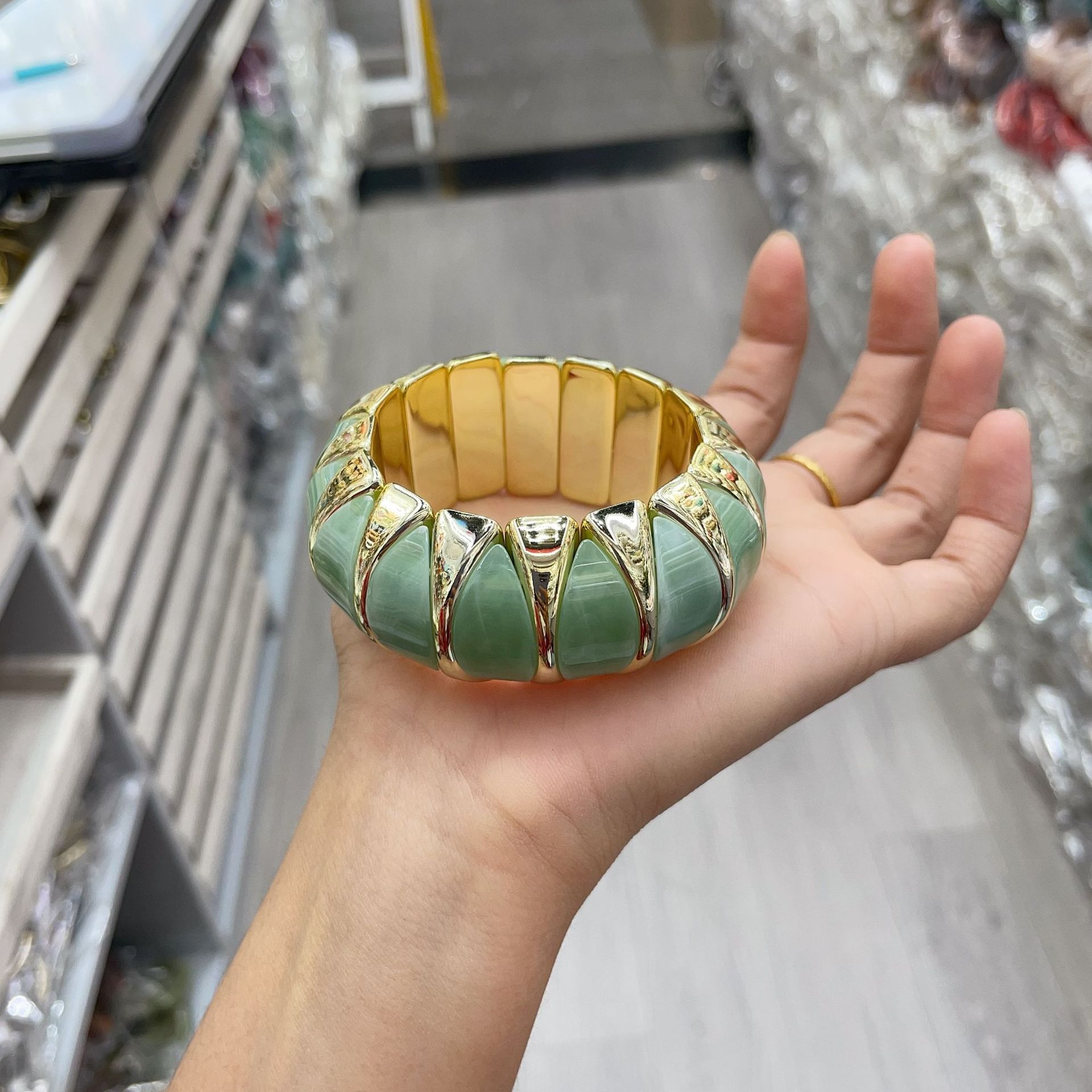 67g Weight Bangle Classification Arylic Chain Material 1 Piece Quantity Holiday, Street Occasion Acrylic Material Geometric Pattern All Seasons Season Women's Gender Retro, Exaggerated Style Retro Exaggerated Geometric Acrylic Bangles Wholesale 9