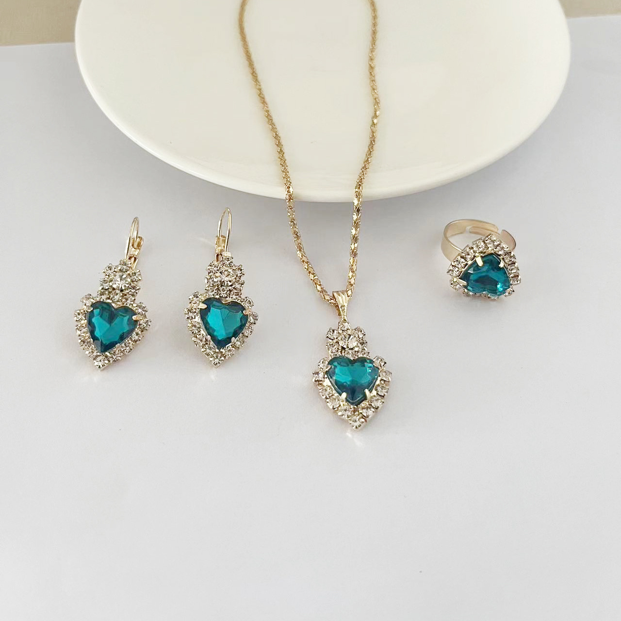 New Diamond Heart Pendant Necklace Earrings Banquet Versatile Three piece Jewelry Set_voghion.com