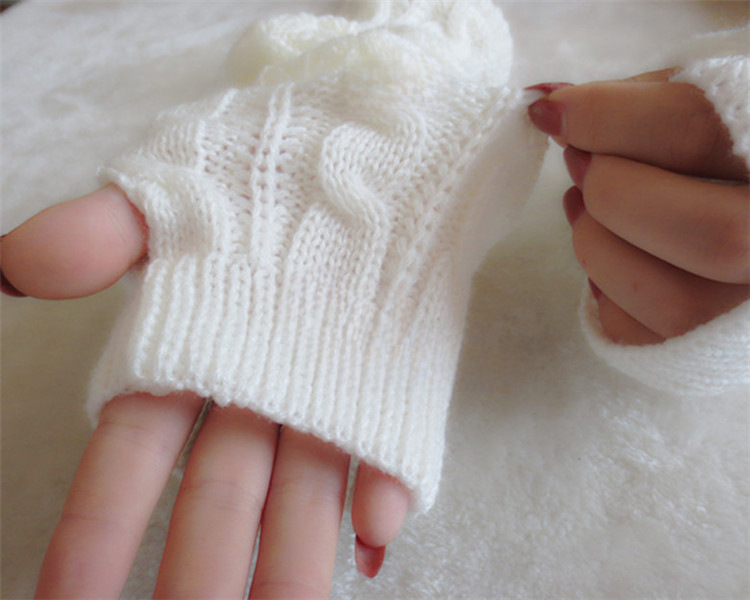 Yifan Autumn and Winter Outdoor Travel Warm Cold-proof Solid Color Twist Long Half-finger Elastic Sleeve Knitted Arm Cover for Women_voghion.com