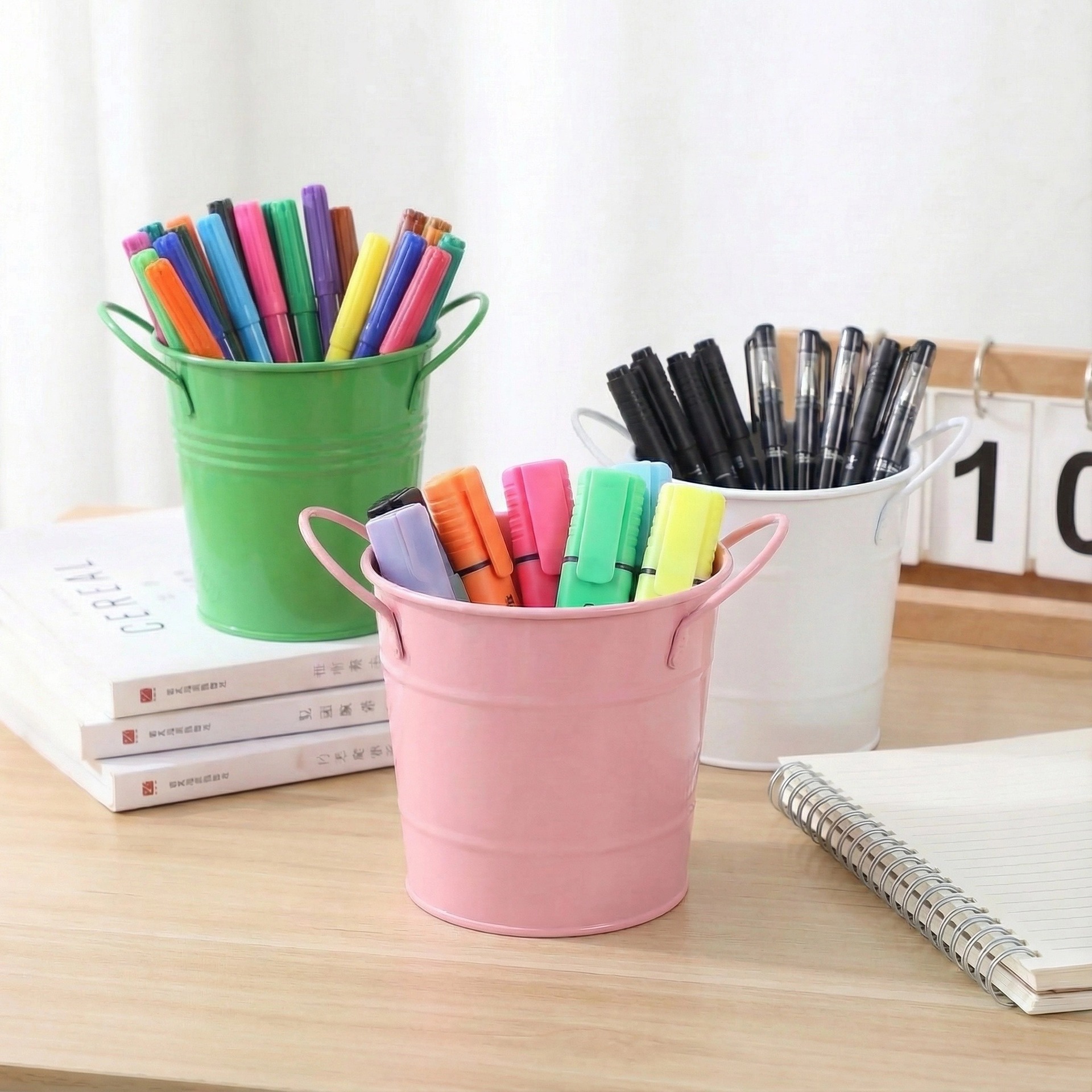 데스크탑 크리 에이 티브 라운드 금속 펜 홀더 사무용품 다기능 스토리지 학생 문구 메이크업 브러쉬 작은 철 배럴