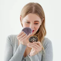 Производитель поставляет круглые бамбуковые хлопковые двухслойные моющиеся подушечки для снятия макияжа и многоразовые полотенца для очищения лица.