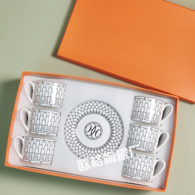 Conjunto de café de porcelana de hueso europeo transfronterizo, tazas de pareja, seis tazas, seis platos, 3 regalos caseros de té de la tarde retro de lujo