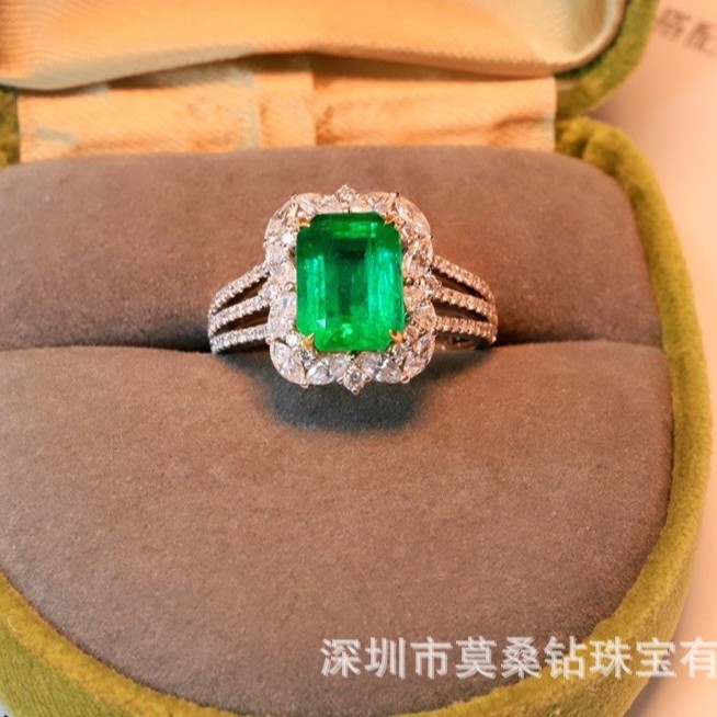 Ring with stone emerald