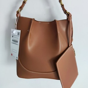 Z Women's Bag 2024 New Large Capacity Wide Shoulder Strap Shoulder Handbag Brown Beveled Portable Crossbody Bucket Bag