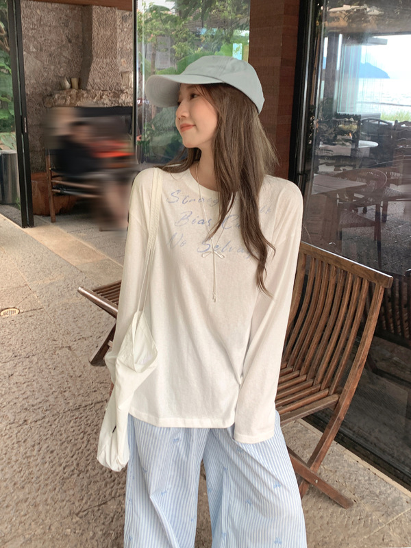 奶白色低圆领字母印花长袖T恤女2025早秋新款慵懒风正肩宽松上衣|undefined