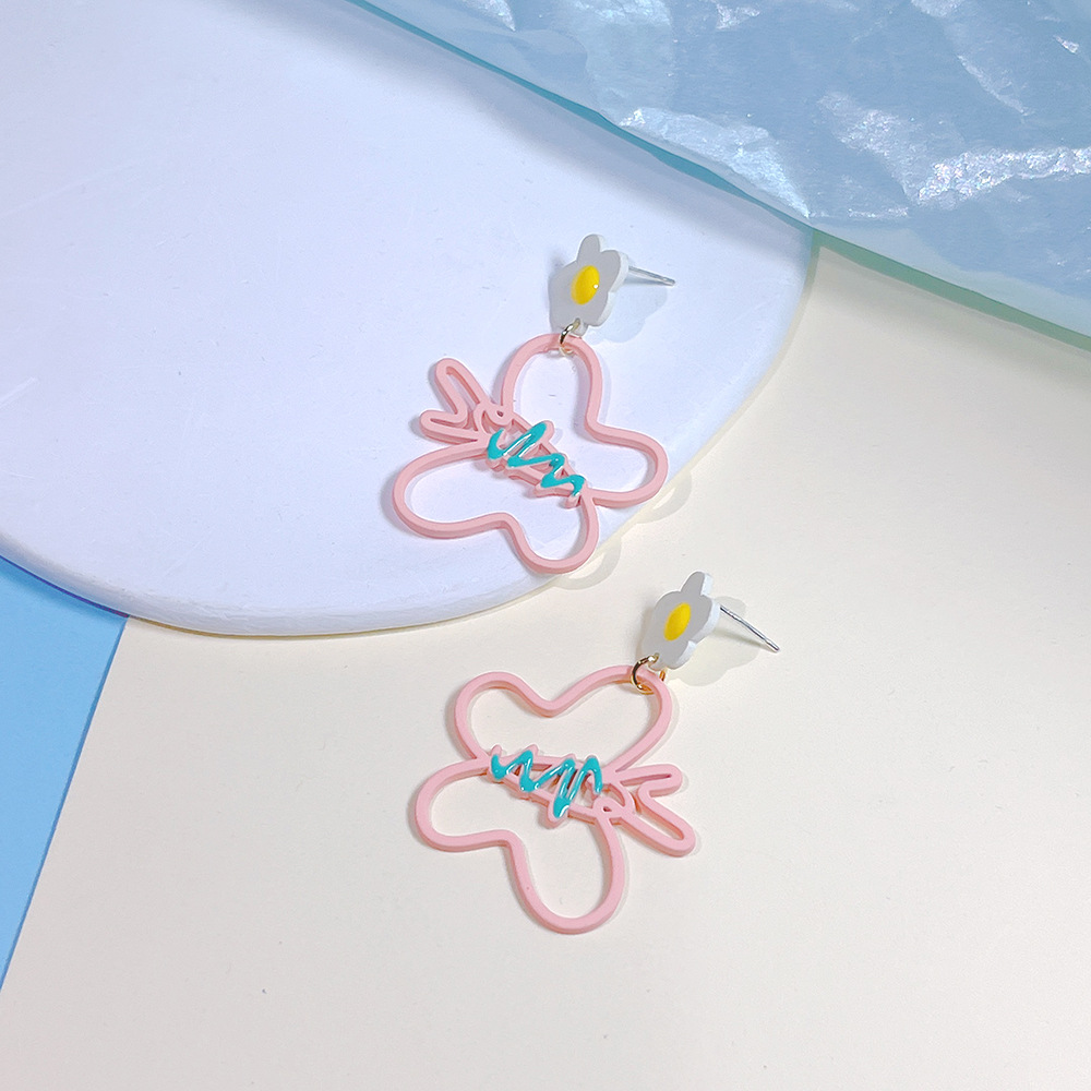 1 Paire Mignon Fleur Papillon Peinture En Aérosol Placage Alliage Boucles D'oreilles display picture 2