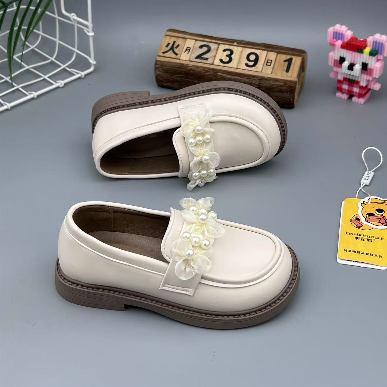 Korean Fashion Girls Princess Shoes for Middle and Large Children Leather Square Shoes 2025 Autum New Flower Pearl Children's Shoes