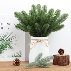 プラスチックの松の枝のシミュレーションの植物の三叉の松の針の装飾の部品のdiyの手作りの材料の家庭の装飾のメーカーは直接販売します。