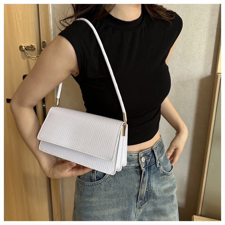 Women's Small Pu Leather Solid Color Streetwear Square Flip Cover Shoulder Bag display picture 9