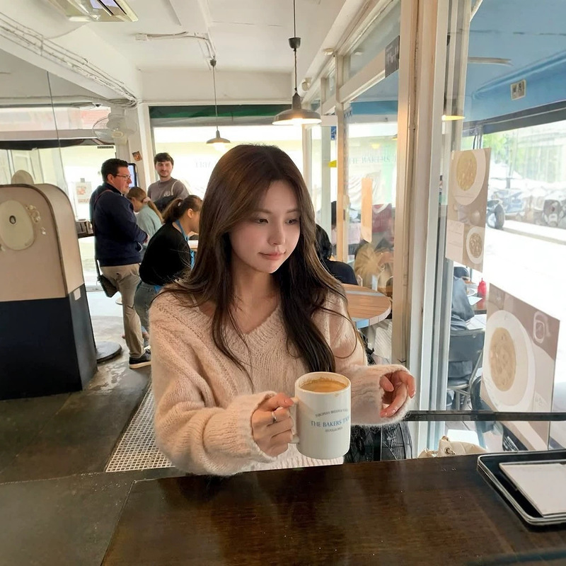 Now Korean designer rie*ta vegetable-themed V-neck cable knit sweater Korean style women's slimming pullover sweater for women Now Korean designer rie*ta vegetable-themed V-neck cable knit sweater Korean style women's slimming pullover sweater for women