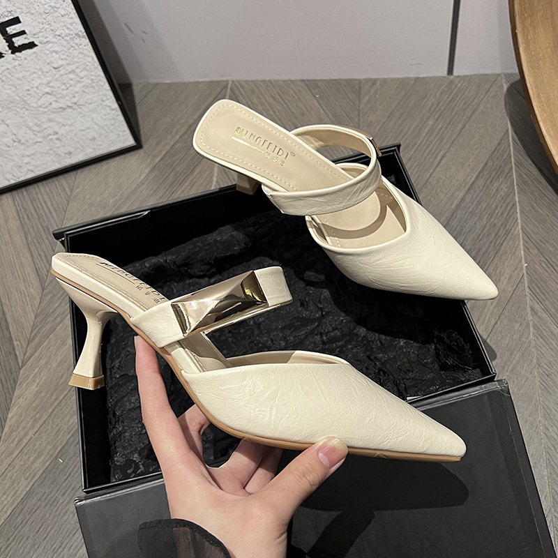 2026 nuevo tipo de verano con botón de tacones delgados zapatillas de tacones altos de punta de mujer zapatillas de cabeza de paquete de mitad de tamaño universal