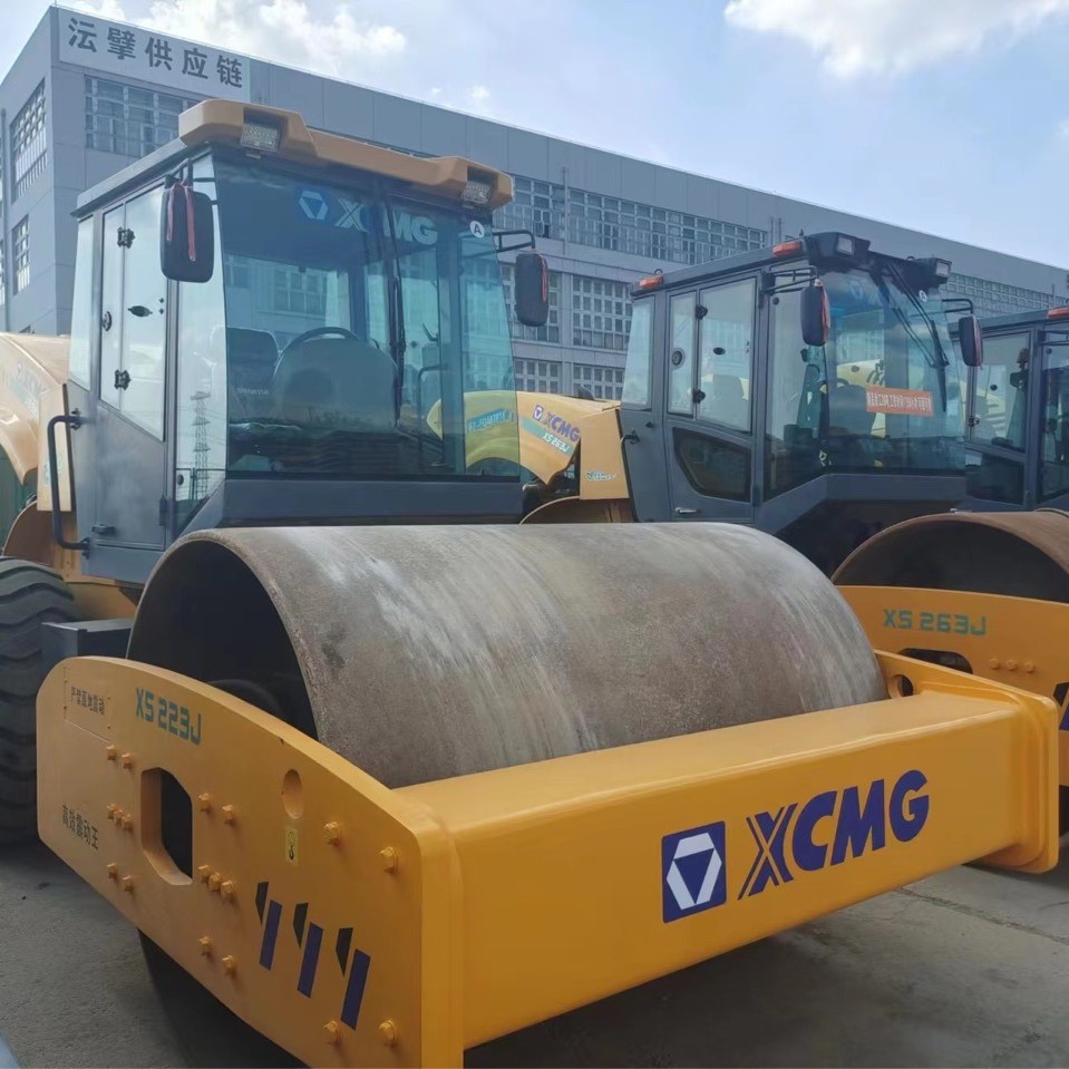 Exportaciones nacionales y extranjeras de segunda mano XCMG 20 toneladas 22 toneladas 26 toneladas rodillos de carretera tres países cuatro motores