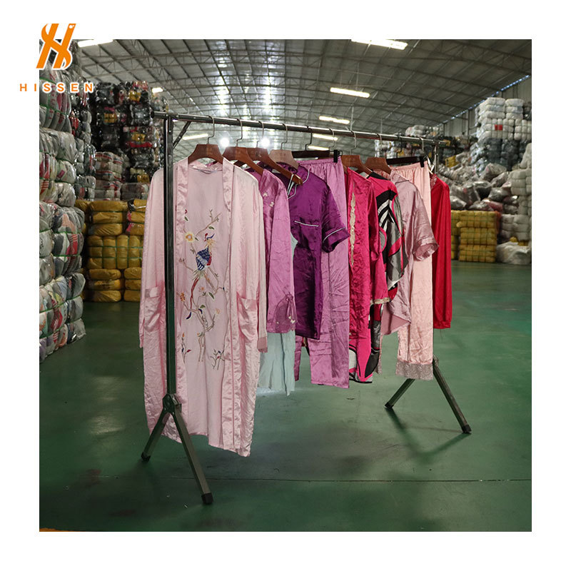 旧衣工厂批发二手女装丝绸睡衣used clothing pyjamas出口几内亚