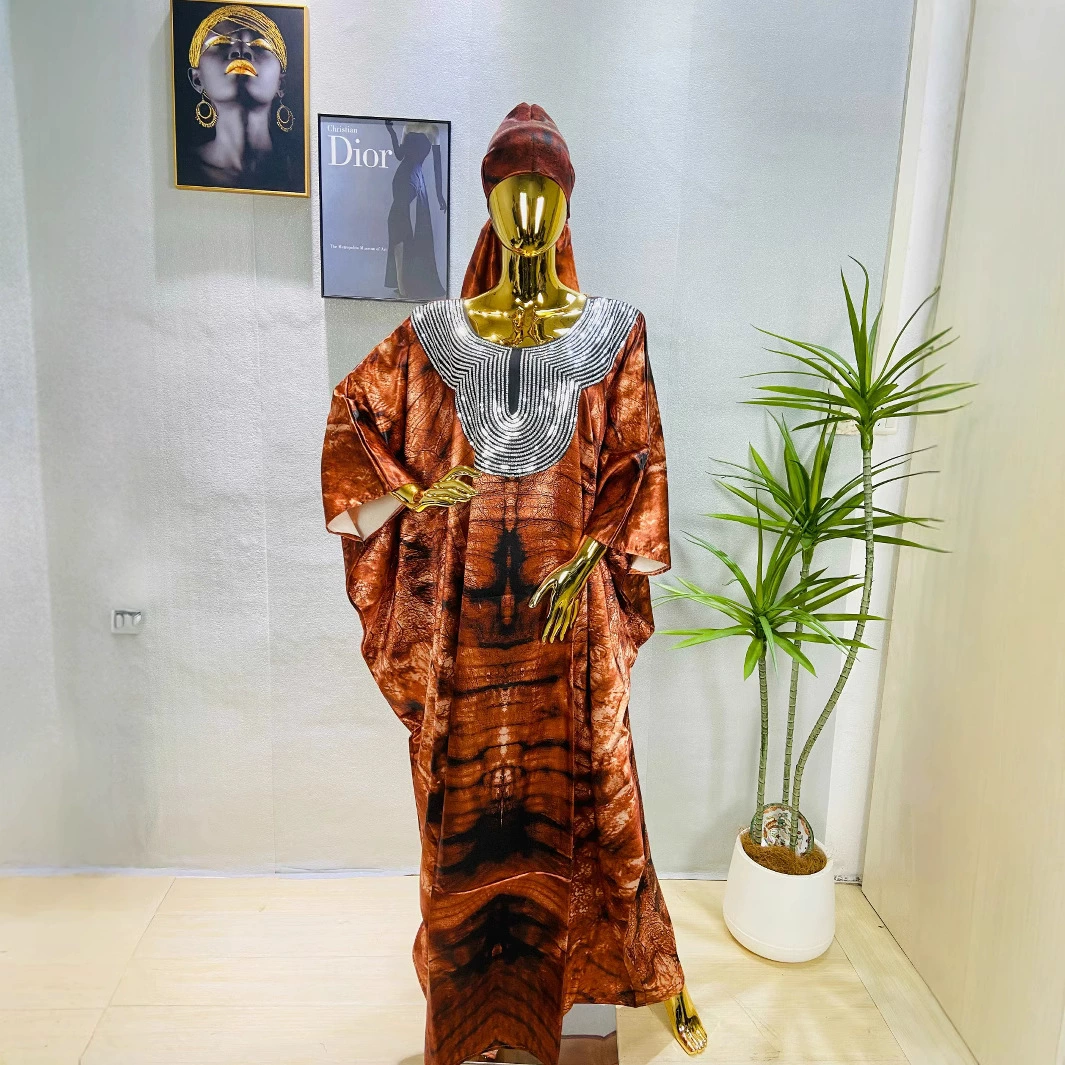 Модное платье-халат в этническом стиле с принтом из африканских пайеток, дополненное цветными акцентами, TikTok 2023, с длинным шарфом-платком.