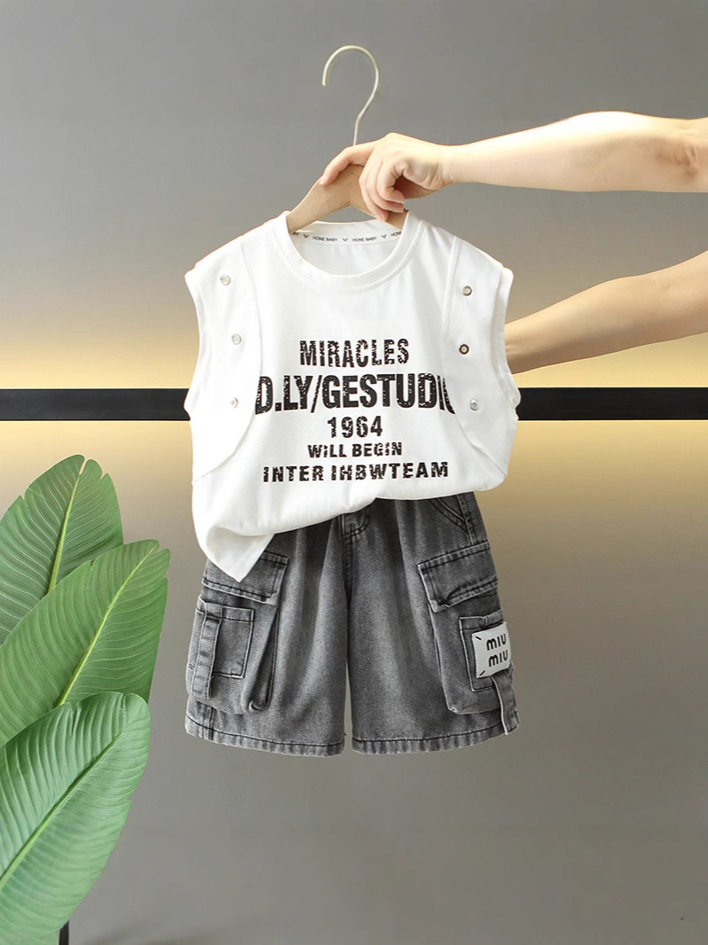8105 Traje sin mangas de verano para niños 2025 verano nuevo estilo para niños estilo coreano pantalones cortos de mezclilla guapos ropa coreana