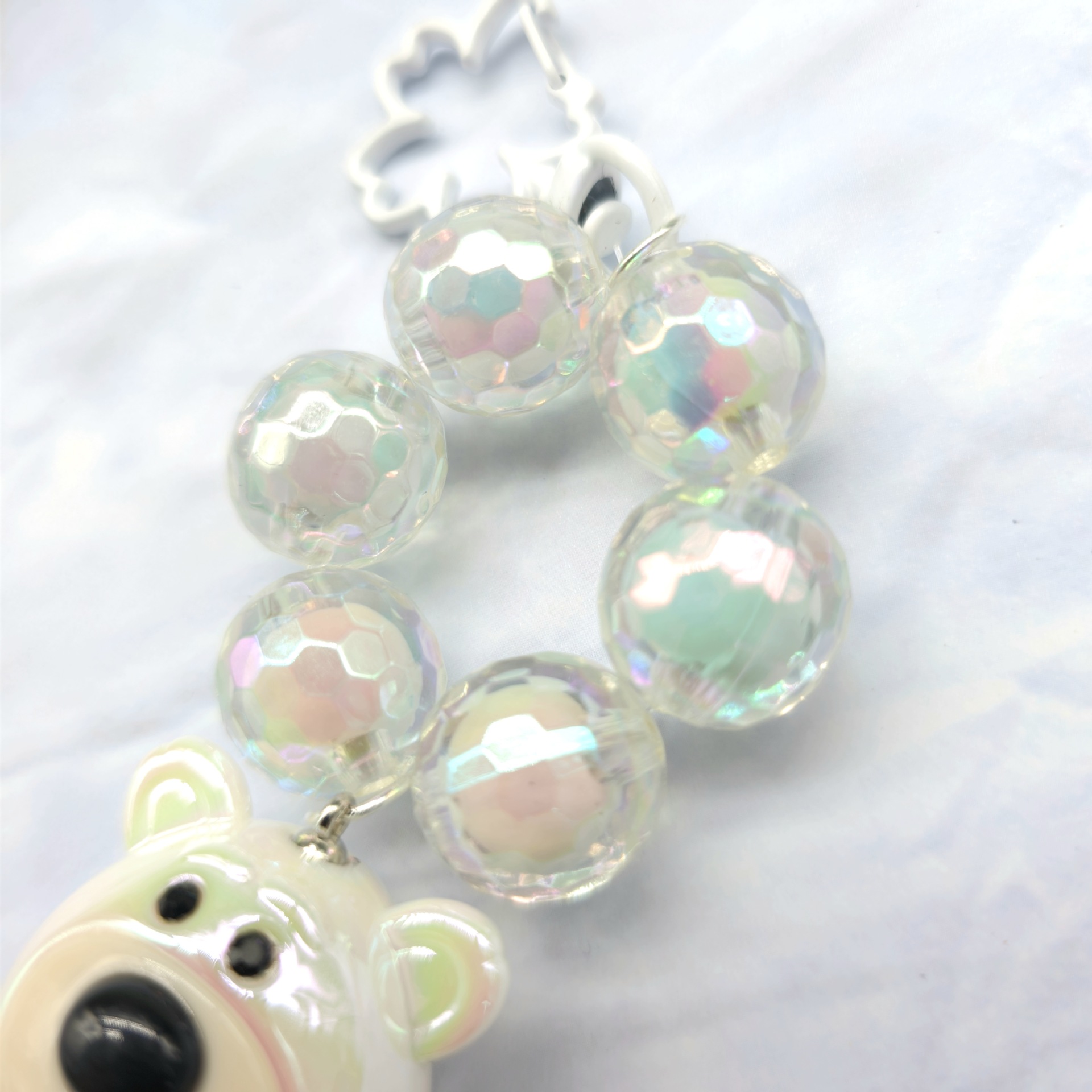 2023 nuevo llavero de cadena de cuentas redondas colgante de oso Cadena de teléfono móvil colorido fresco perla accesorios de color sólido auricular