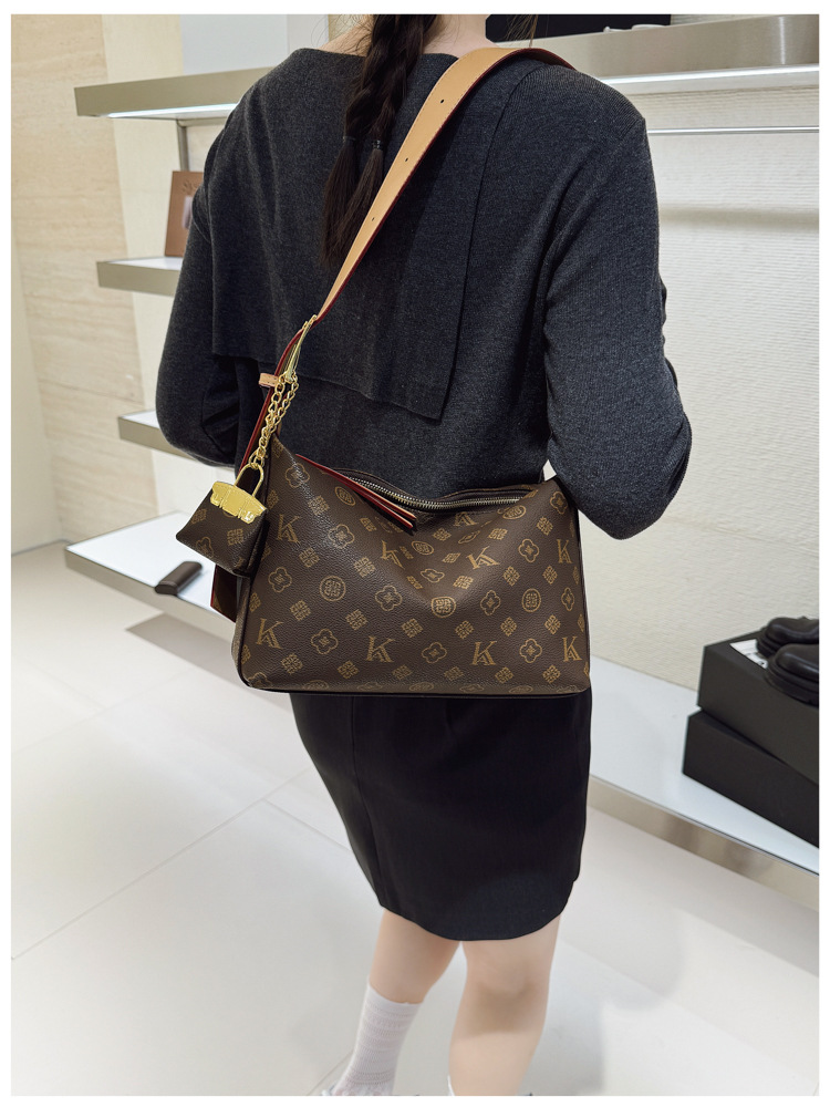 Einzigartige Vintage Elegante Luxus-Designer Wickeltasche für Frauen Große Kapazität Pendler-Tragetasche Modische Damen Einzelschultertasche – Detail 11