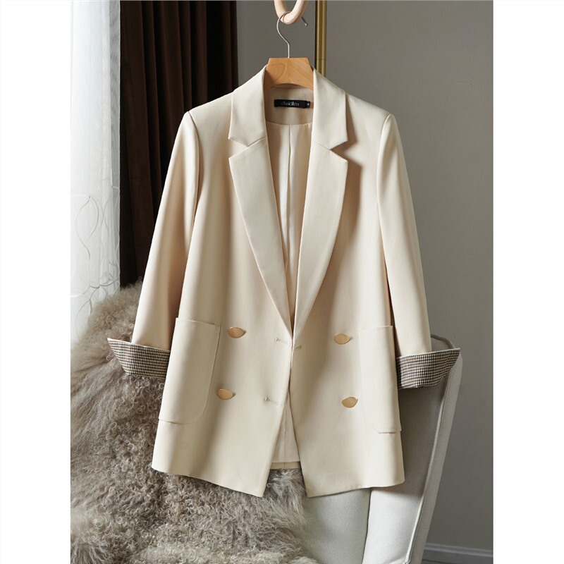 Clearance item: Fashionable women's blazer with a new design, unique metal buttons, versatile and loose fit for spring and autumn Clearance item: Fashionable women's blazer with a new design, unique metal buttons, versatile and loose fit for spring and autumn