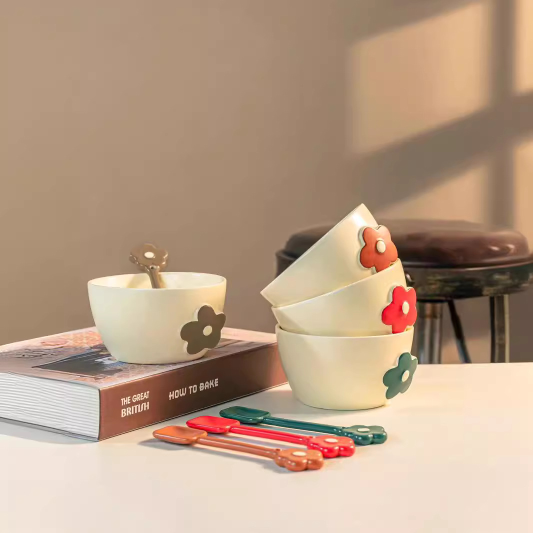 Flores creativas japonesas cubiertos de cerámica conjuntos de platos cucharas tazas personalidad regalos de alto valor pequeño fresco