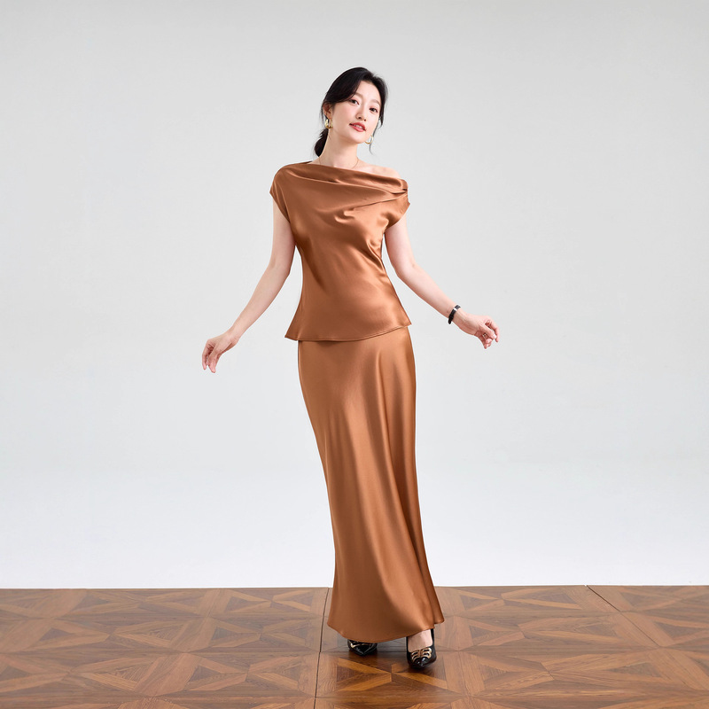High-End Japanese Acetate Off-Shoulder Top, Sexy Satin Solid Color Draped Collar Short-Sleeve T-Shirt, Ultra-Long Skirt Set
