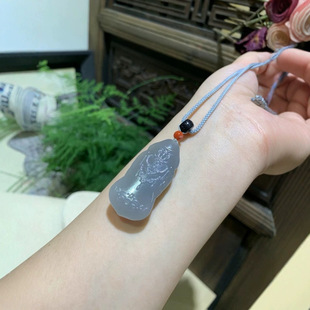 Hetian jade violet Guanyin head pendant, shiny and delicate, uniform color, finely carved, purple aura