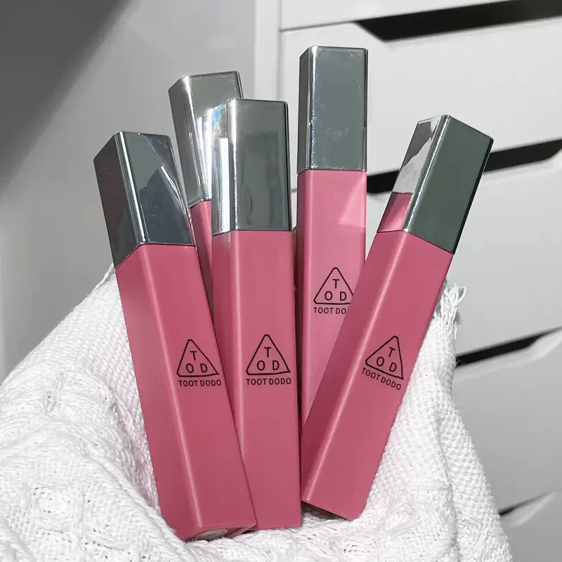 Помада блестящая Velvet Misty petals мягкая бархатистая дымчатая помада с низкой насыщенностью, мягкий туман, стойкий матовый нюдовый оттенок