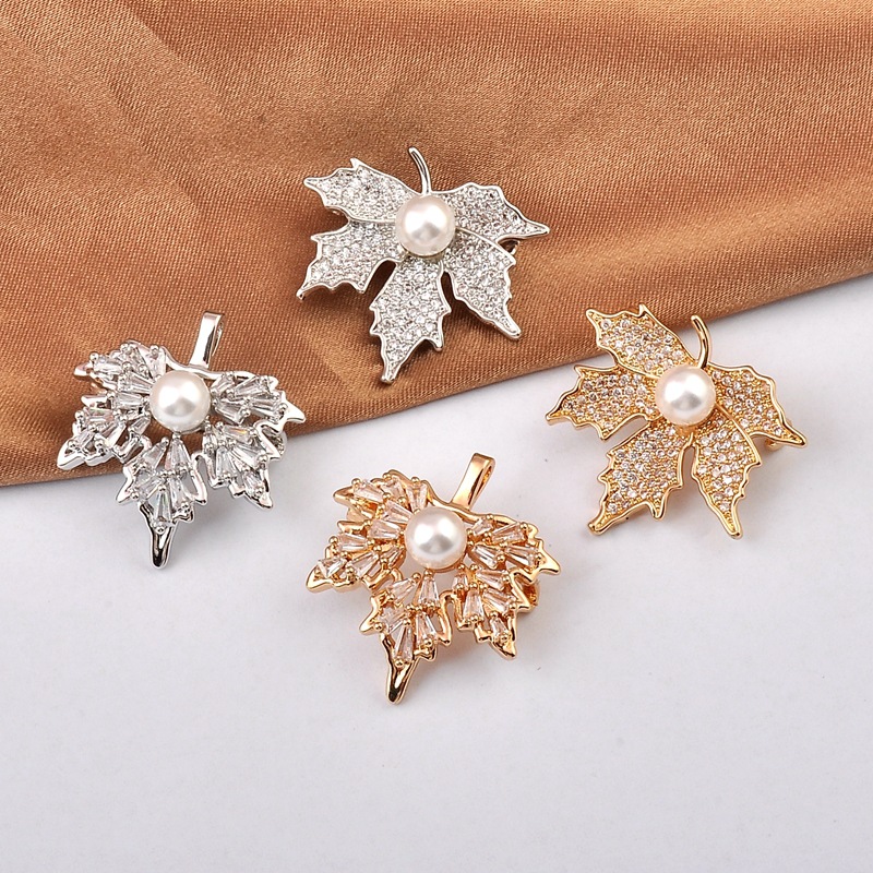 Daily Occasion Copper Material Fashion Pin Maple Leaf Copper Plating Inlay Pearl Zircon Women'S Brooches