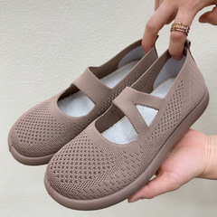 夏用の女性用の古い北京布靴、平底のフライウーブン、軽量で通気性のあるカジュアルな女性用靴、柔らかい靴底の滑り止めの母親の靴