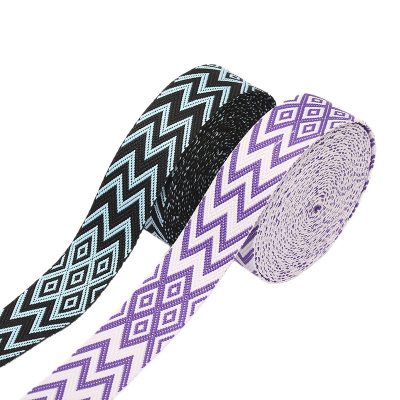 Correa de guitarra de 3.8 cm de poliéster jacquard con diseño geométrico estilo bohemio retro y un toque vintage.