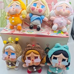 现货CRYBABY眼泪工厂挂件跨境东南亚哭娃毛绒公仔呆萌款钥匙扣包
