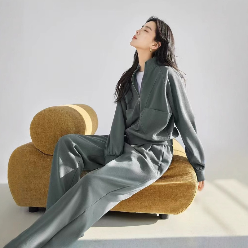 Trendy Commuter Sports Sweatshirt Two-Piece Set for Women 2026 New Style Jacket Straight-Leg Pants Casual Outfit