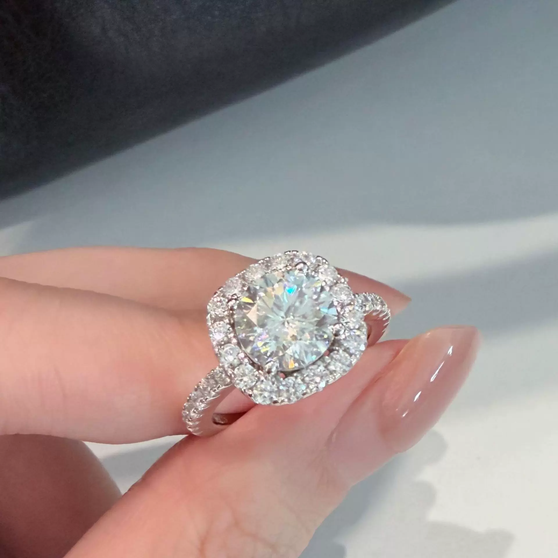 【旭佳珠宝2克拉小方糖戒指】东来同款爆闪经典s925银莫桑石戒指