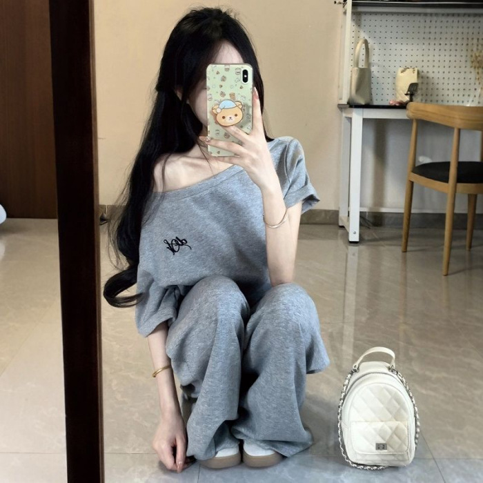 회색