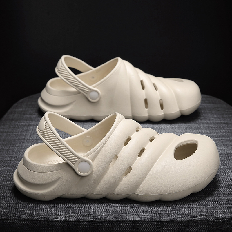 Zapatillas para hombres de verano estilo coreano al aire libre con sandalias de estilo de moda de tamaño grande un zapato de dos zapatos de agujero de playa