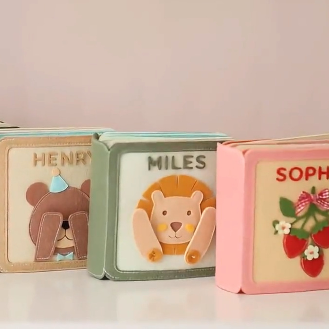 Bebé hecho a mano en felt libro tranquilo libro de los sentidos ocupado libro suave Montessori inspirado juguete de viaje