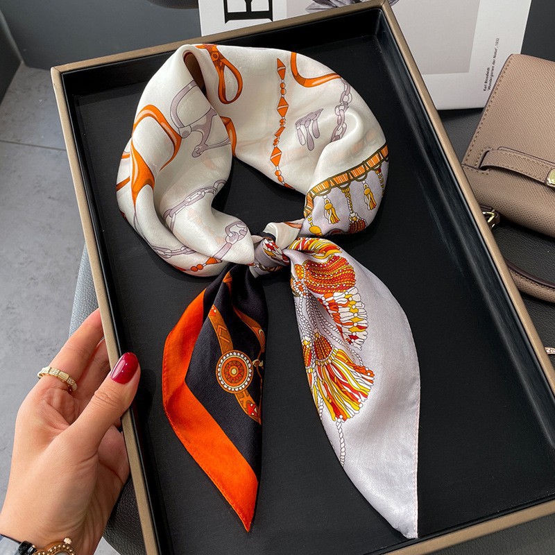 Bufanda cuadrada pequeña de satén de moda coreana 70 × 70, nueva bufanda de seda estampada, accesorios para el cabello, pañuelo para la cabeza, bufanda, serpentinas al por mayor