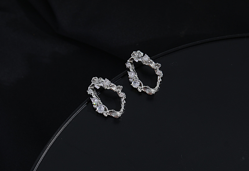 Fashion Frosty Women's Sweet Geometric Shaped Zircon Ear Studs display picture 2