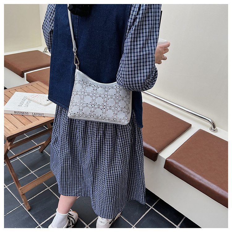 Summer handbag, women's hand-held armpit pillow bag, 2025 new style diamond-encrusted design, single-shoulder fashionable crossbody bag undefined